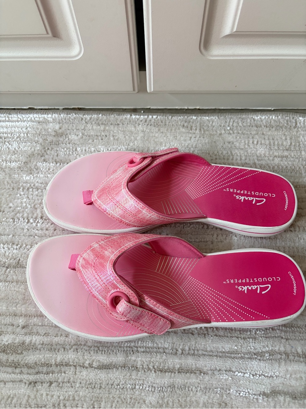 Clarks Pink Women's Cloudstepper flip flops